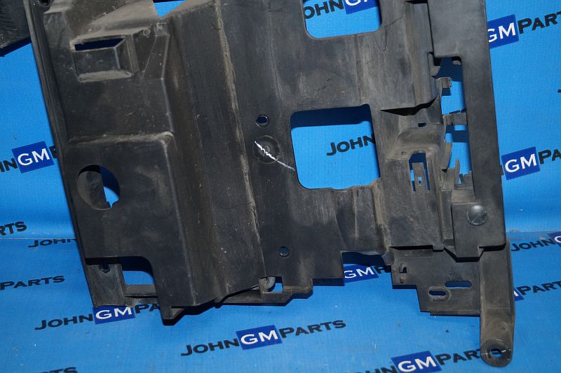 картинка Кронштейн фары правый 15185627 Cadillac Escalade GMT800 от магазина JohnGMparts