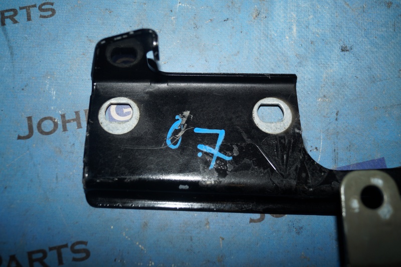 картинка Петля капота комплект 15160698 15160699 Chevrolet Trailblazer от магазина JohnGMparts