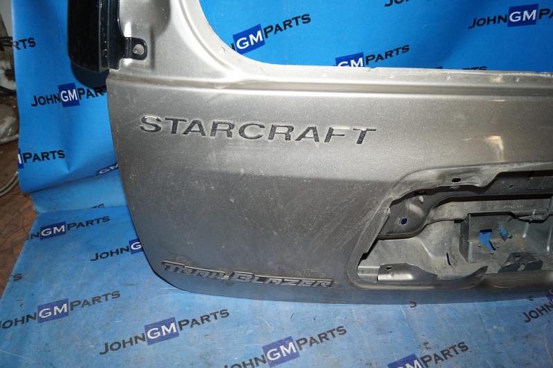 картинка Дверь багажника (серебро) 89023979 Chevrolet Trailblazer от магазина JohnGMparts
