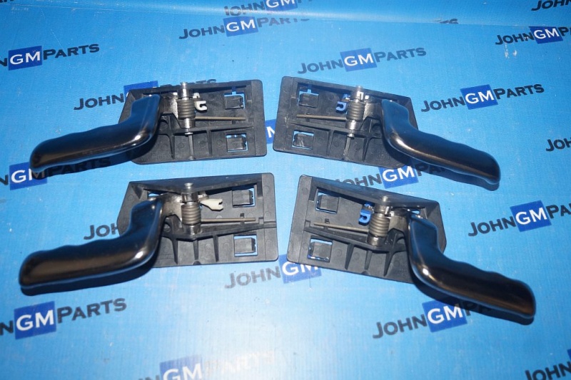картинка Ручка двери внутренняя 10358998 комплект Cadillac Escalade GMT800 от магазина JohnGMparts