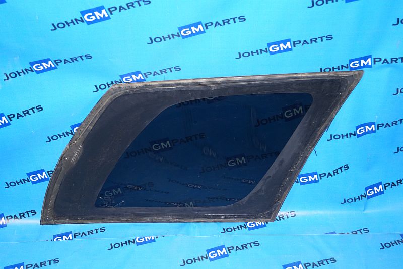 картинка Стекло багажника левое 15191755 Chevrolet Trailblazer от магазина JohnGMparts
