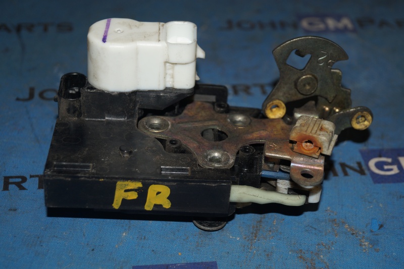 картинка Замок двери передний правый 15110508 Chevrolet Trailblazer от магазина JohnGMparts