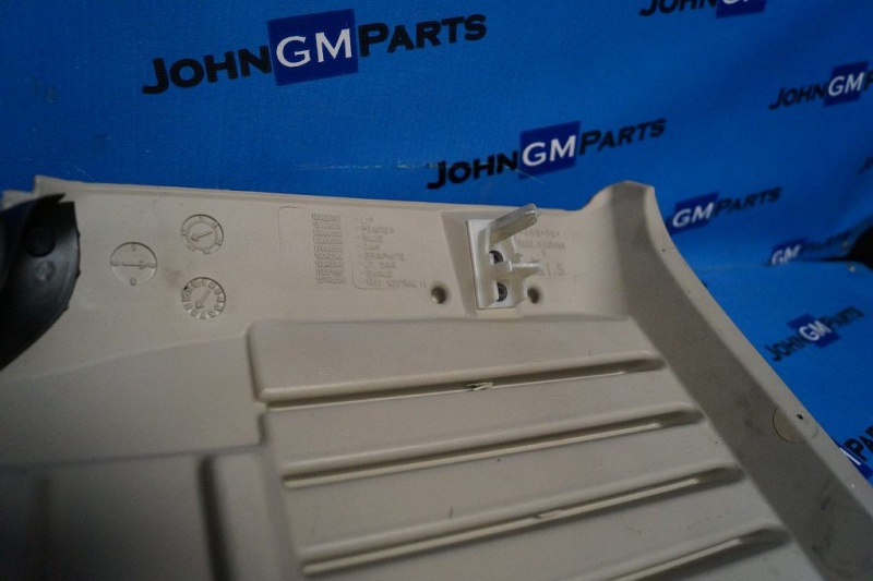 картинка Накладка панели нижняя 15043545 Cadillac Escalade GMT800 от магазина JohnGMparts