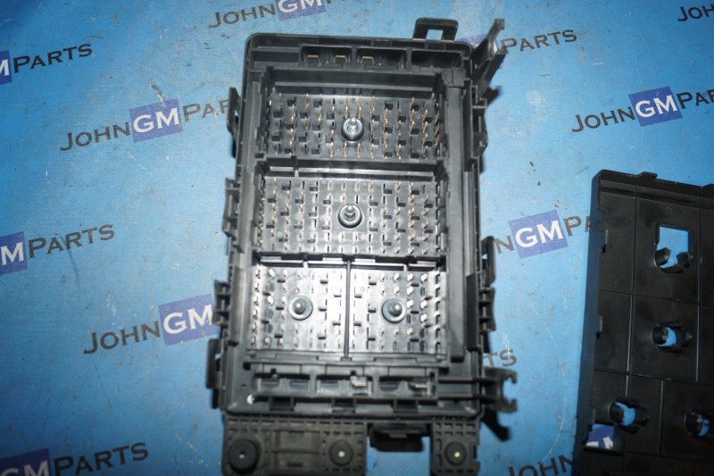 картинка Блок предохранителей 15196420 Chevrolet Trailblazer GMT360¶ от магазина JohnGMparts