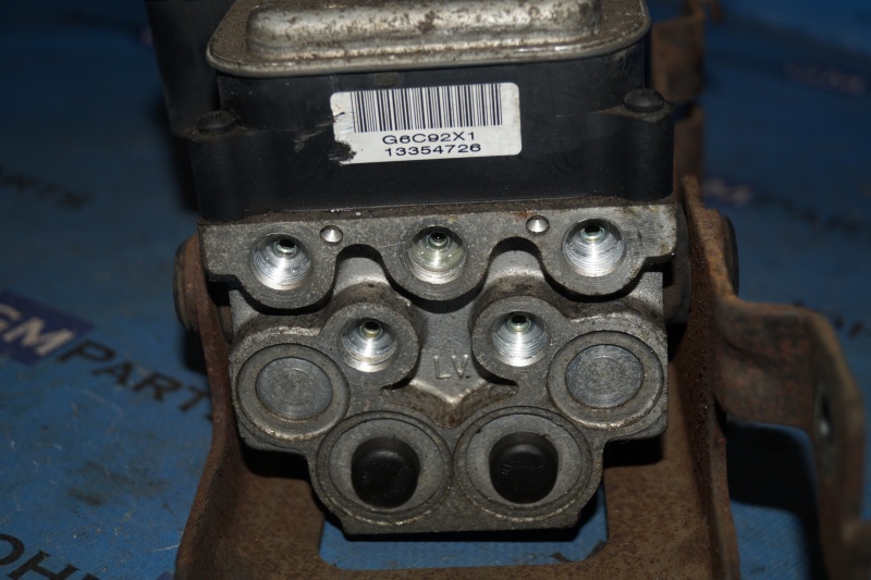 картинка Блок ABS (насос) 89027155 Chevrolet Trailblazer от магазина JohnGMparts