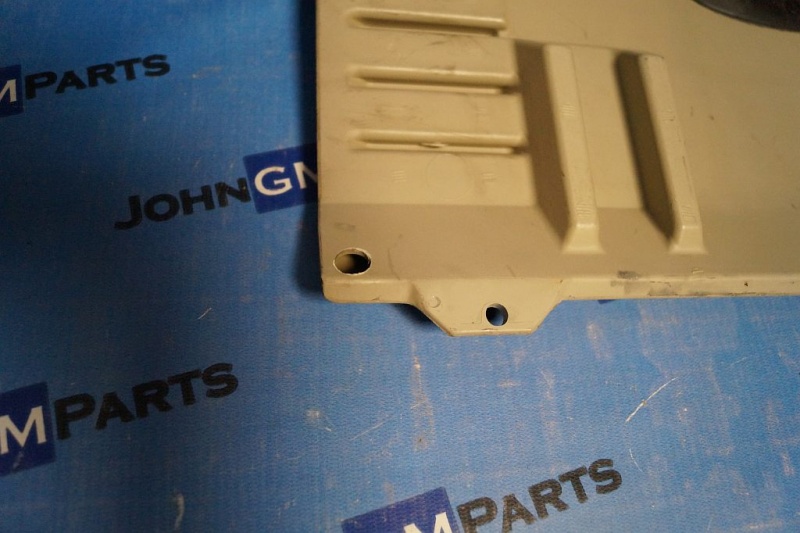 картинка Накладка панели нижняя 15043545 Cadillac Escalade GMT800 от магазина JohnGMparts