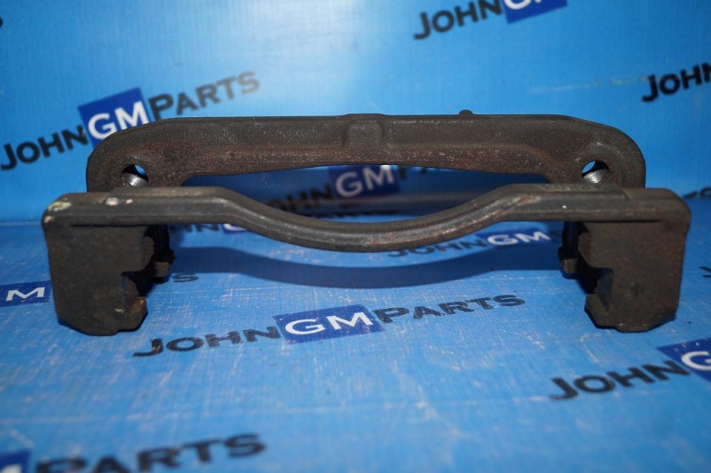 картинка Скоба суппорта переднего правого 88964432 Chevrolet Trailblazer от магазина JohnGMparts