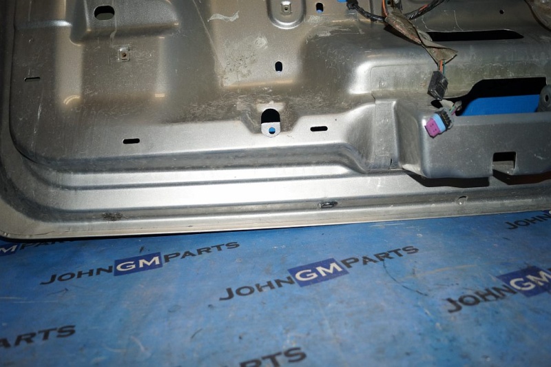 картинка Дверь багажника (серебро) 89023979 Chevrolet Trailblazer от магазина JohnGMparts
