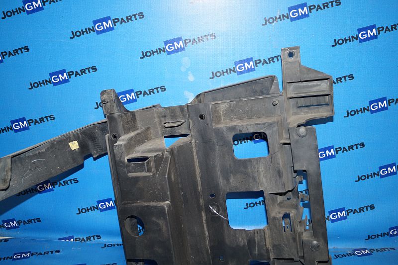 картинка Кронштейн фары правый 15185627 Cadillac Escalade GMT800 от магазина JohnGMparts