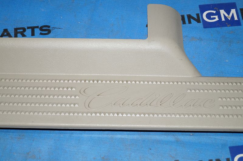картинка Накладка порога правая 10359441 Cadillac Escalade GMT800 от магазина JohnGMparts
