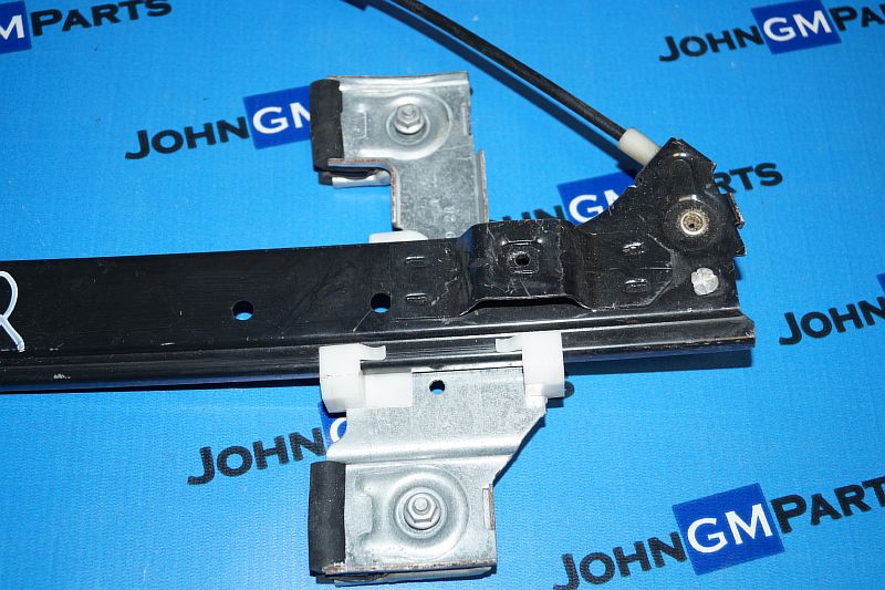 картинка Стеклоподъемник задний правый 15893783 Chevrolet Trailblazer от магазина JohnGMparts
