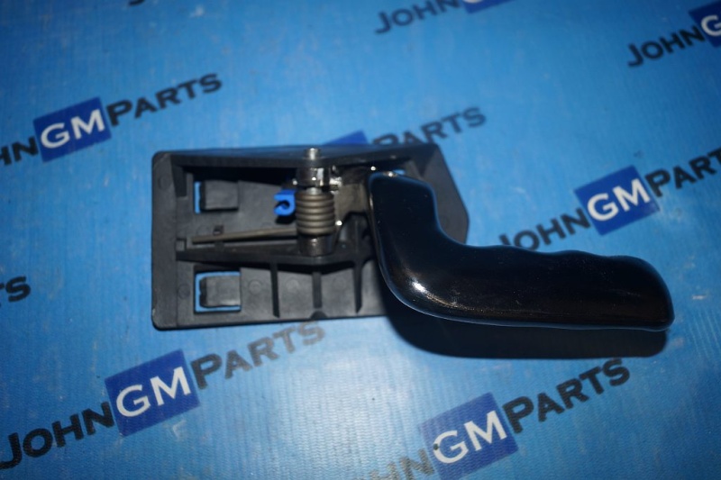 картинка Ручка двери внутренняя 10358998 комплект Cadillac Escalade GMT800 от магазина JohnGMparts
