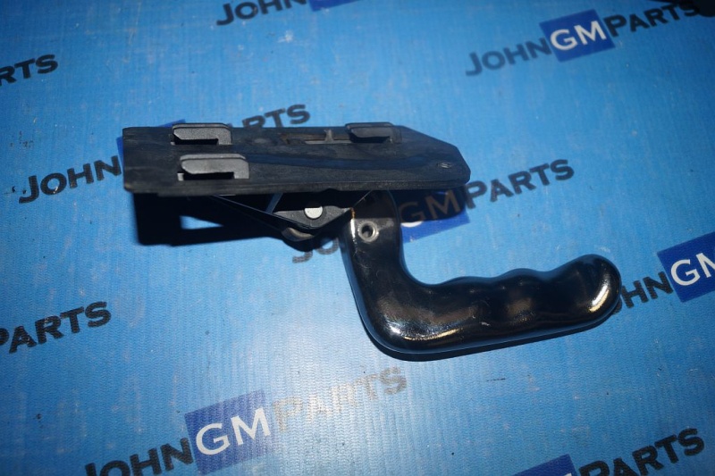 картинка Ручка двери внутренняя 10358998 комплект Cadillac Escalade GMT800 от магазина JohnGMparts