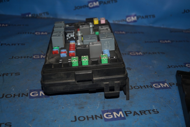 картинка Блок предохранителей 15196420 Chevrolet Trailblazer GMT360¶ от магазина JohnGMparts